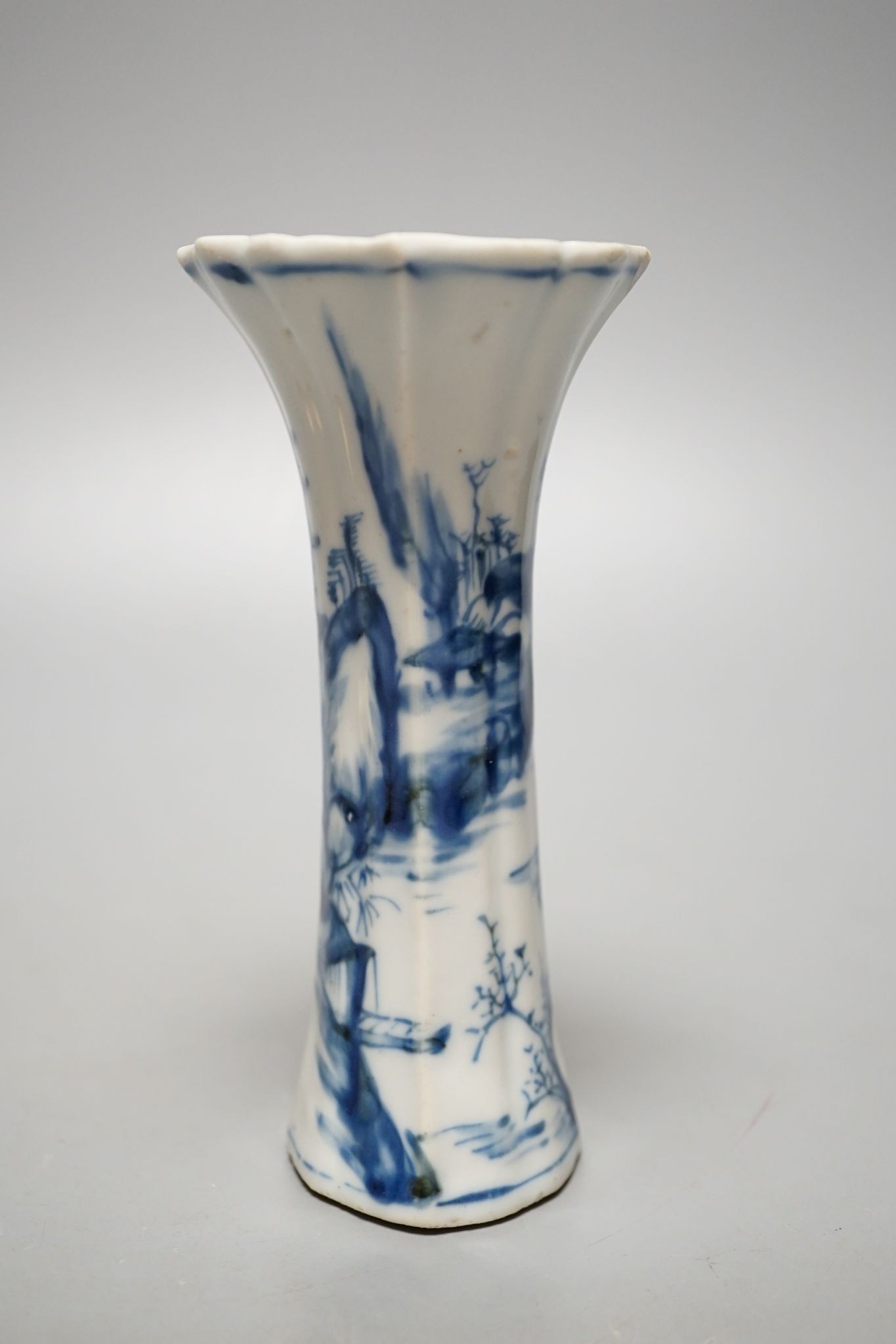 A Chinese blue and white small-petal lobed vase, Kangxi period, 14cm
